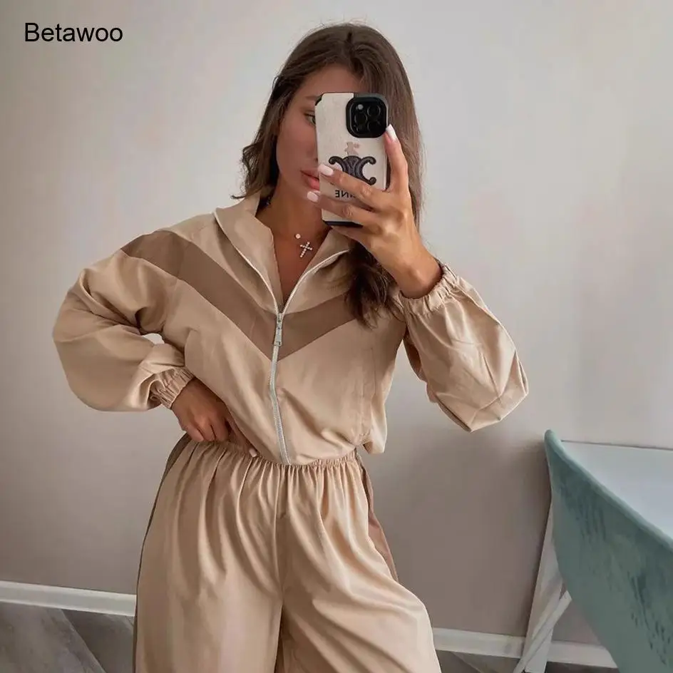 Women Beige Color Block Tracksuit Set Half Zip Top and Elastic Waist Pants Casual Two Piece
Women Beige Color Block Tracksuit Set Half Zip Top and Elastic Waist Pants Casual Two Piece