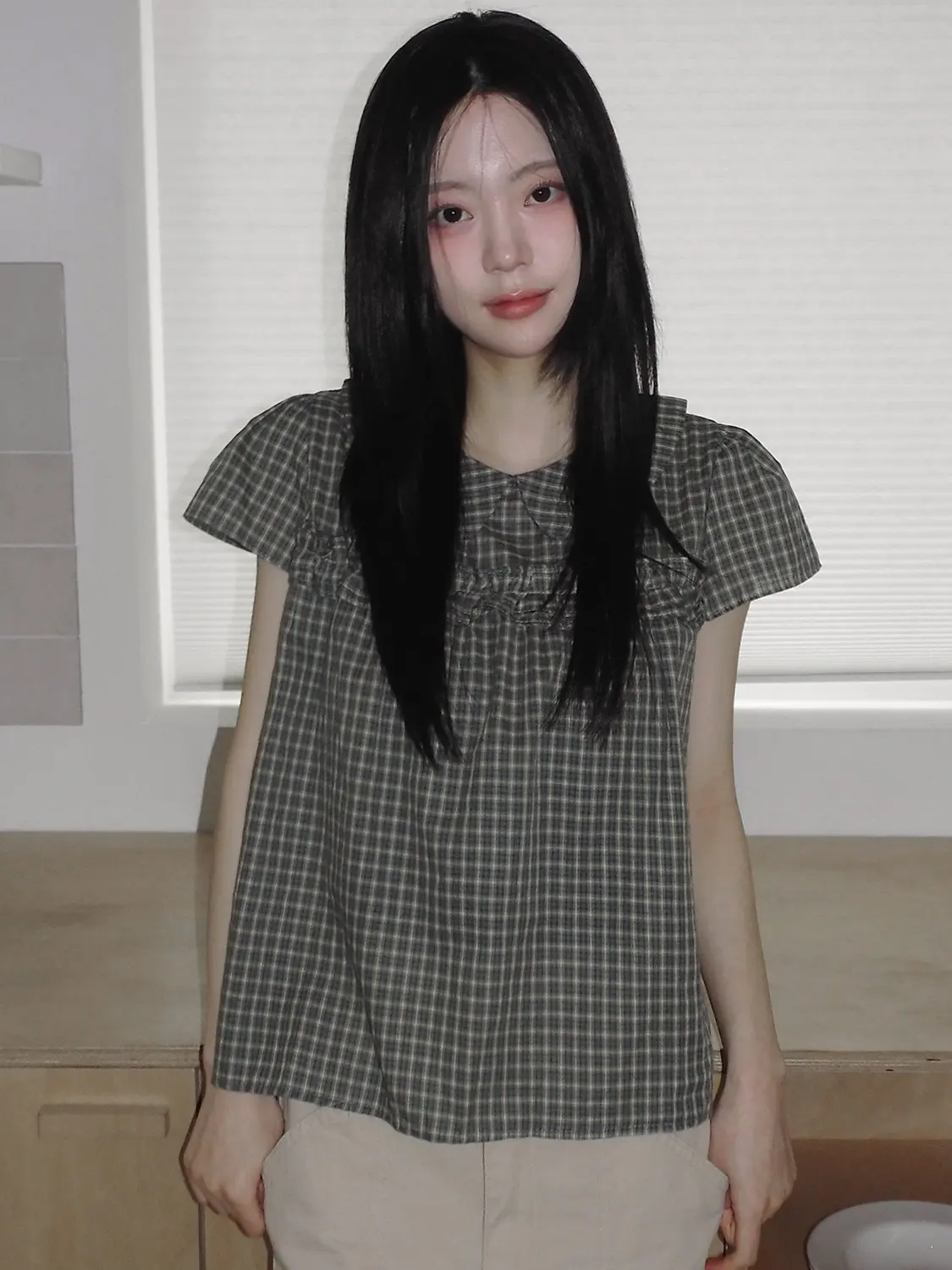 Retro Plaid Doll Collar Short Sleeve Shirt for Girls Slimming Top Wooden Ear Design Loose Fit Summer Fashion Ladies Shirt
Retro Plaid Doll Collar Short Sleeve Shirt for Girls Slimming Top Wooden Ear Design Loose Fit Summer Fashion Ladies Shirt