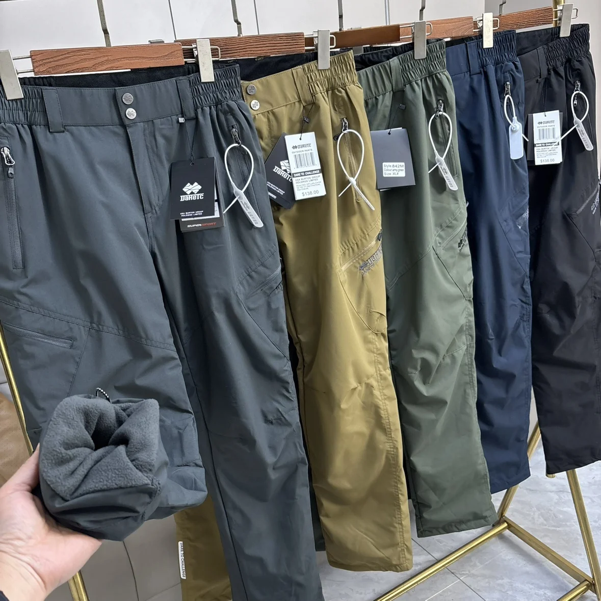 Высококачественные утепленные ветрозащитные рабочие брюки для активного отдыха, прямого кроя, с множеством карманов, повседневные мужские брюки с регулируемой талией
Высококачественные утепленные ветрозащитные рабочие брюки для активного отдыха, прямого кроя, с множеством карманов, повседневные мужские брюки с регулируемой талией