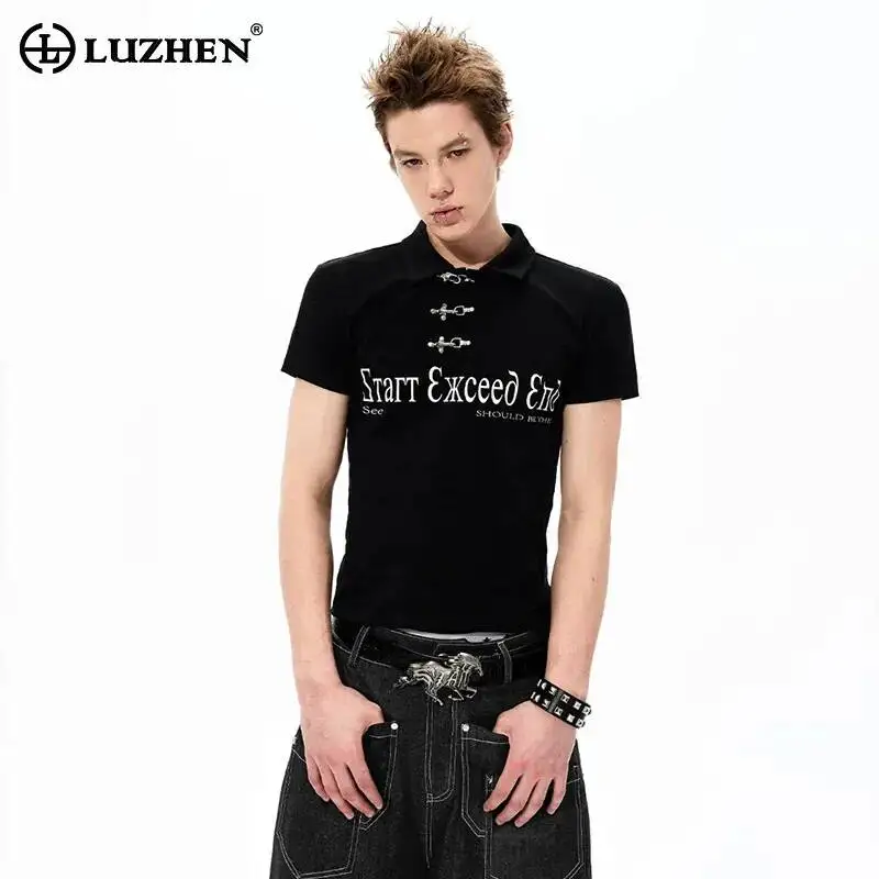 LUZHEN 2026 Summer Letter Printed Slim Fit Metal Buckle Lapel Short Sleeve T-shirts Men's Fashion Handsome Casual Tops JY7052
LUZHEN 2026 Summer Letter Printed Slim Fit Metal Buckle Lapel Short Sleeve T-shirts Men's Fashion Handsome Casual Tops JY7052