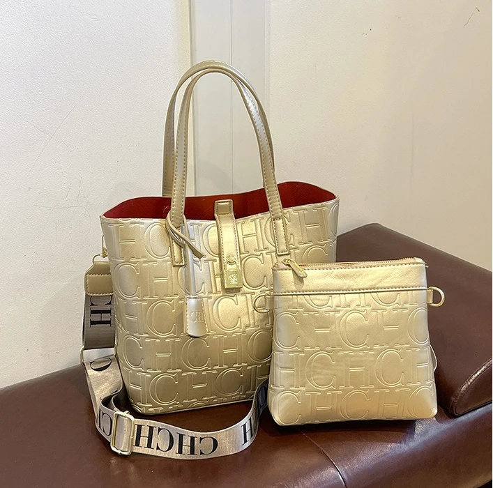 Paris Fashion New Personalized Design Solid Color High Sense Portable Women's Bag Designer Popular Letter Tote Messenger Bag
Paris Fashion New Personalized Design Solid Color High Sense Portable Women's Bag Designer Popular Letter Tote Messenger Bag