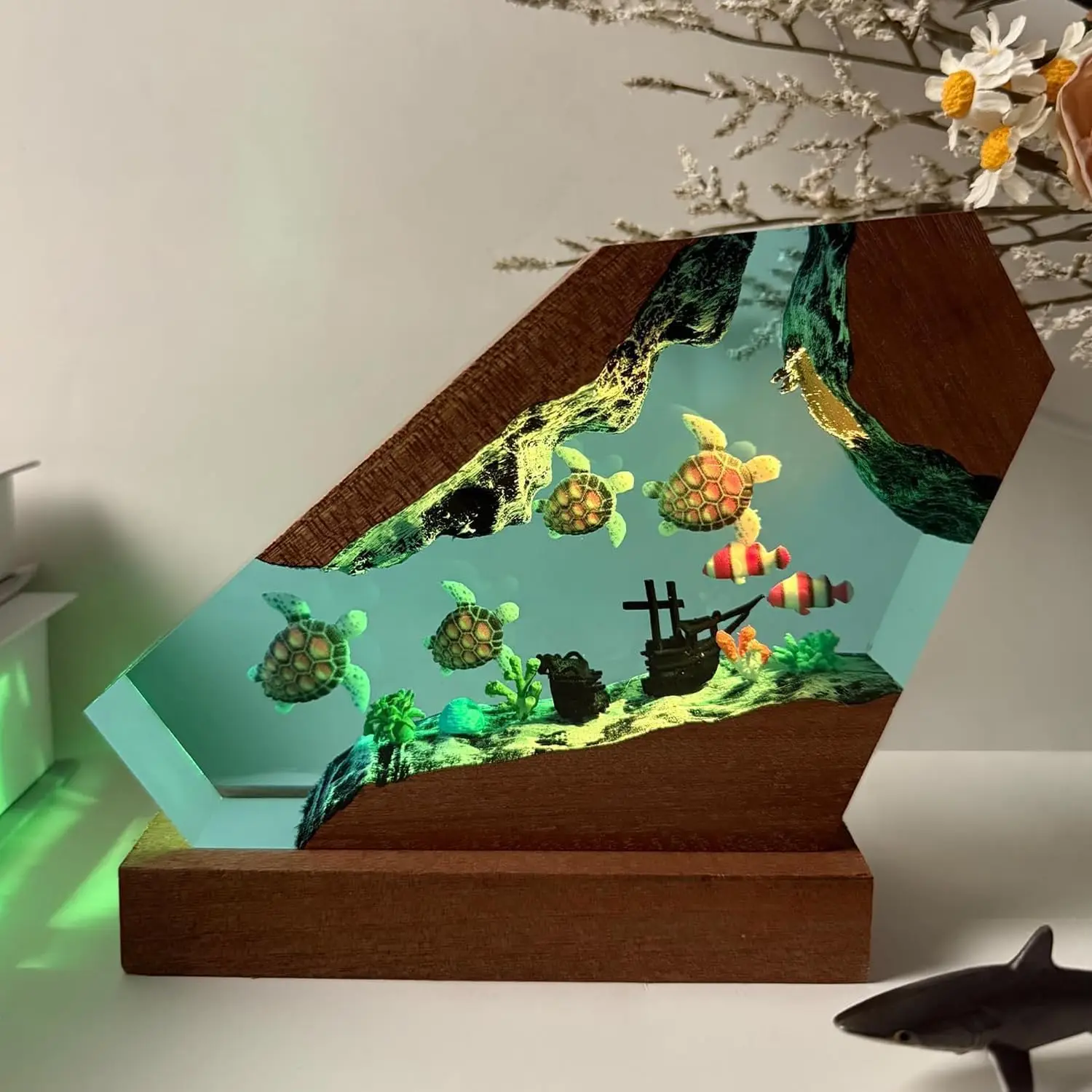 Handmade Sea Turtle Resin Lamp, USB Night Light with Variable Colors, 6x4 Inches
Handmade Sea Turtle Resin Lamp, USB Night Light with Variable Colors, 6x4 Inches