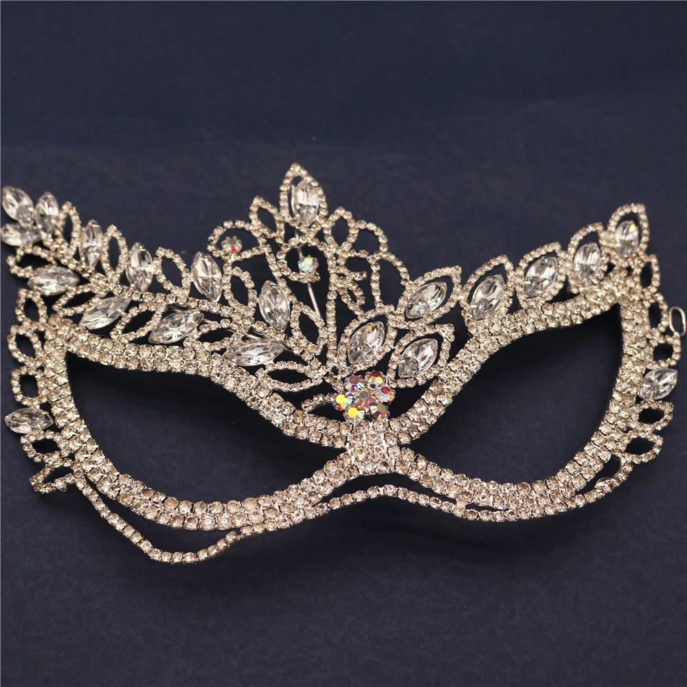 Exaggerated Halloween Leaf Crystal Mask Cover Jewelry for Women Handmade Bling Rhinestone Ball Mask Decoration Accessories
Exaggerated Halloween Leaf Crystal Mask Cover Jewelry for Women Handmade Bling Rhinestone Ball Mask Decoration Accessories