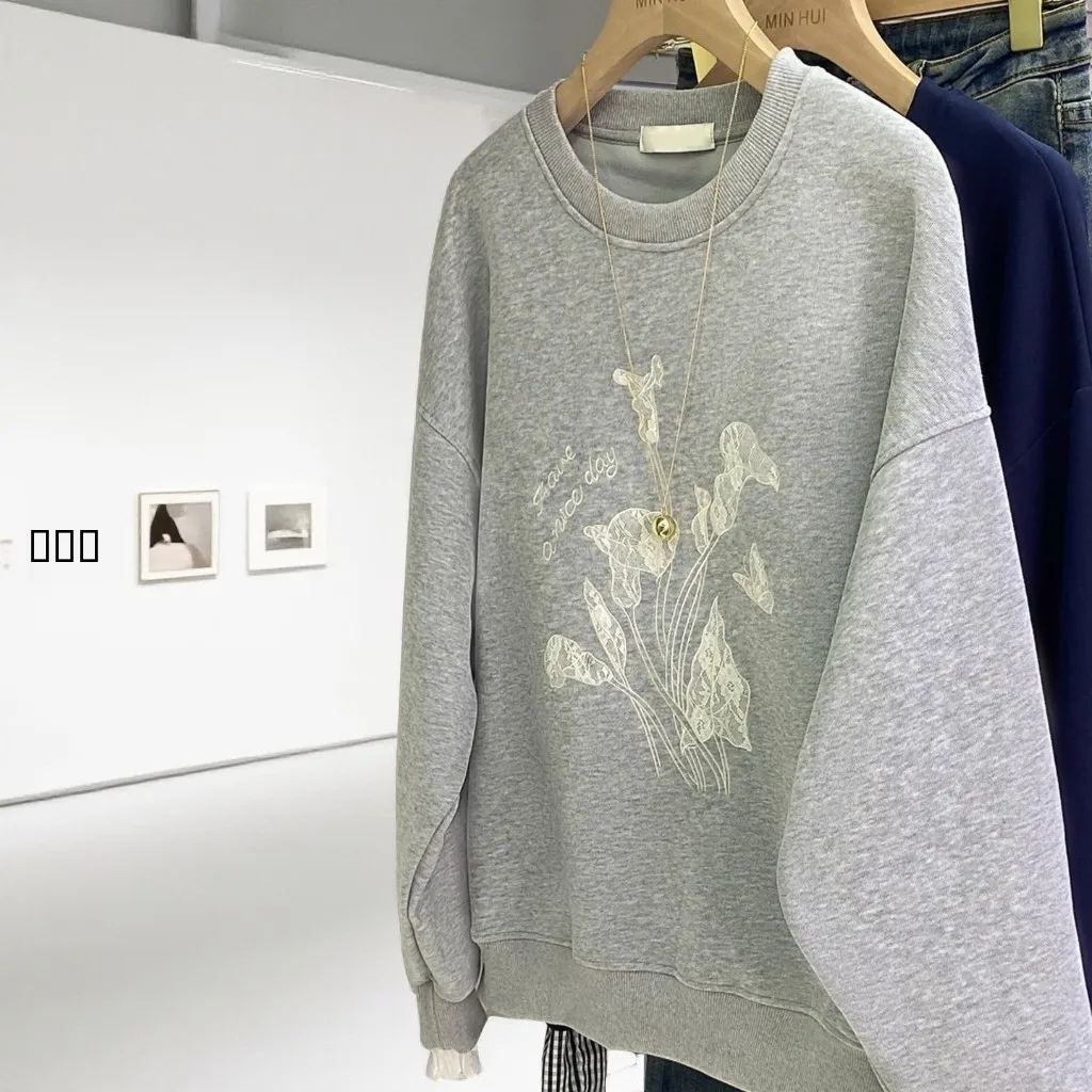 Модный свитшот оверсайз с вышивкой и цветочным узором, повседневный, свободного кроя, с круглым вырезом, длинными рукавами, осенне-зимний, в корейском стиле
Модный свитшот оверсайз с вышивкой и цветочным узором, повседневный, свободного кроя, с круглым вырезом, длинными рукавами, осенне-зимний, в корейском стиле