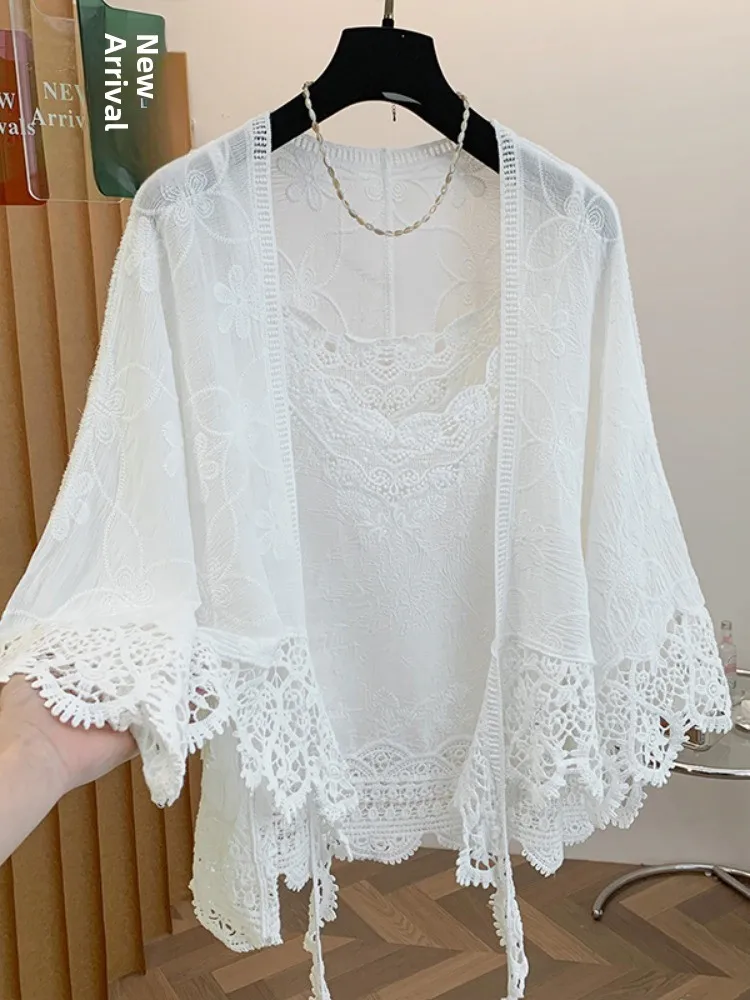 Women's Light Weight Summer Sleeveless V-Neck Open Cardigan Sun Protection Hollow out Design Fashionable Two-Piece Set
Women's Light Weight Summer Sleeveless V-Neck Open Cardigan Sun Protection Hollow out Design Fashionable Two-Piece Set