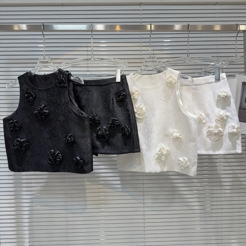 Летний новый комплект в французском стиле: жилет с объемными цветами + юбка-полусолнце, модный и элегантный, стройнящий, из двух предметов.
Летний новый комплект в французском стиле: жилет с объемными цветами + юбка-полусолнце, модный и элегантный, стройнящий, из двух предметов.