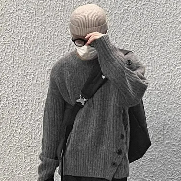 American Retro Button up Sweater Men's Outerwear Design Sensation High End Feeling Yarn irt Autumn Winter Large Size
American Retro Button up Sweater Men's Outerwear Design Sensation High End Feeling Yarn irt Autumn Winter Large Size