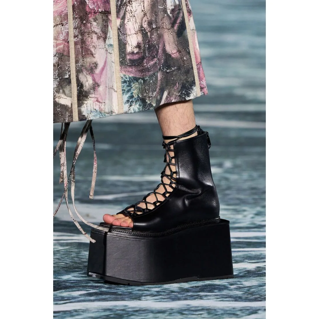 Punk Style Round Toe Mid-Calf Women Boots Wedges High Heels Side Zipper Design Large Size Cosplay Lolita Customized Shoes
Punk Style Round Toe Mid-Calf Women Boots Wedges High Heels Side Zipper Design Large Size Cosplay Lolita Customized Shoes