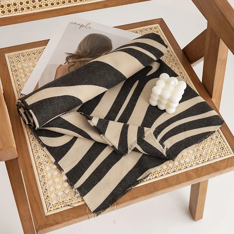 2025 New Faux Cashmere Zebra Print Scarf, Women's Winter Commute Versatile Shawl for Warmth and Cold Protection
2025 New Faux Cashmere Zebra Print Scarf, Women's Winter Commute Versatile Shawl for Warmth and Cold Protection