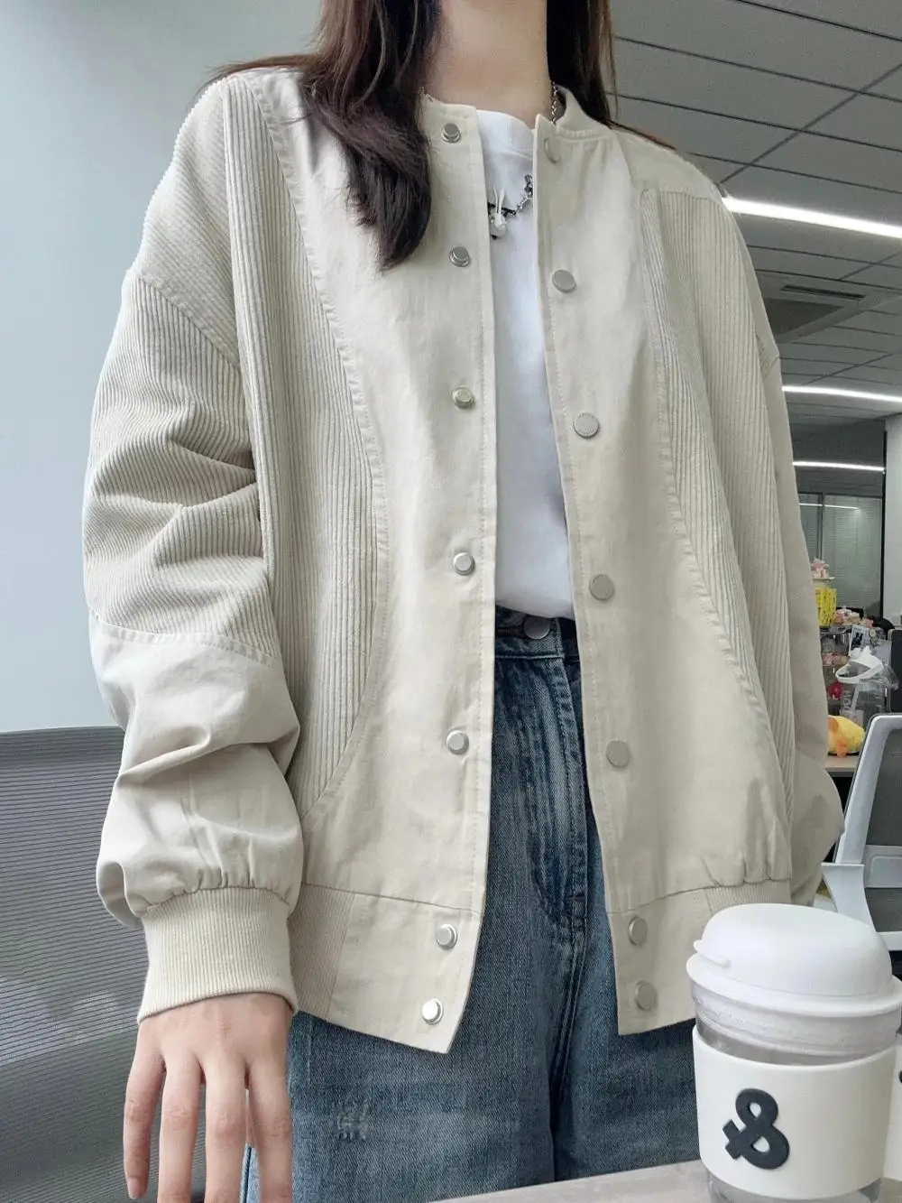 Women Corduroy Patchwork Baseball Jacket Vintage Loose Fit Casual Coat Spring Autumn Long Sleeve Fashion Outerwear
Women Corduroy Patchwork Baseball Jacket Vintage Loose Fit Casual Coat Spring Autumn Long Sleeve Fashion Outerwear