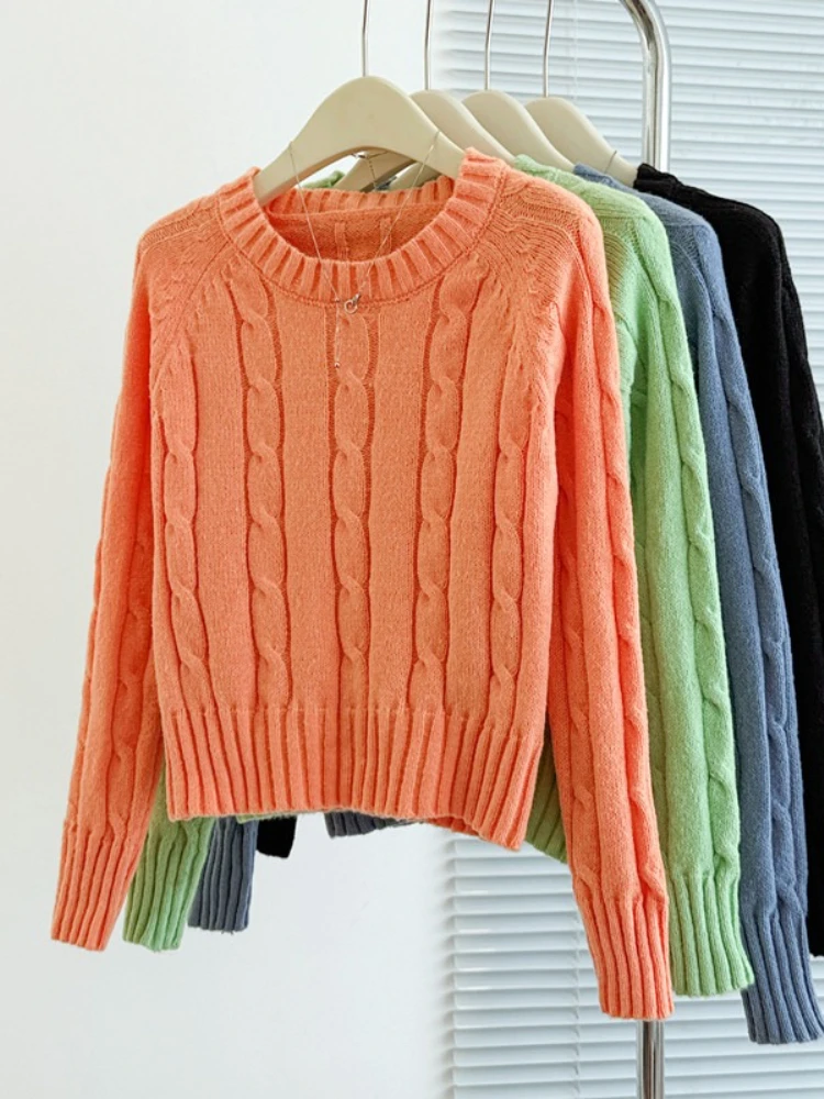 Осень-зима, новые свитера с круглым вырезом, 2025 г., простые однотонные вязаные свитера, женские вязаные витые короткие пуловеры, базовые универсальные топы
Осень-зима, новые свитера с круглым вырезом, 2025 г., простые однотонные вязаные свитера, женские вязаные витые короткие пуловеры, базовые универсальные топы