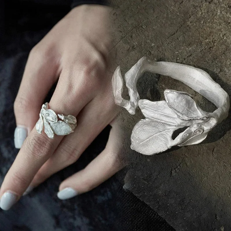 The Deep Water Leaf Flow Trendy Ring with A Retro Style Is A Creative Gift for Women's Jewelry Accessories and Parties
The Deep Water Leaf Flow Trendy Ring with A Retro Style Is A Creative Gift for Women's Jewelry Accessories and Parties