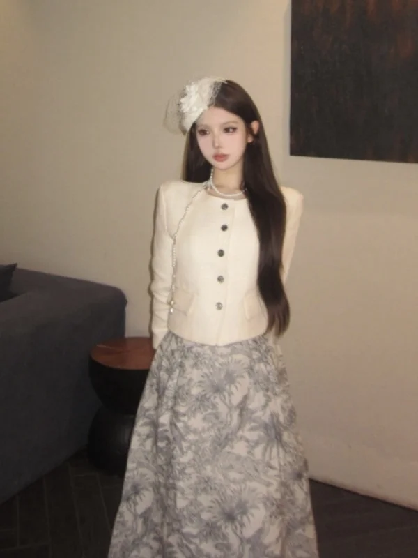 Korean Style Floral Print Dress And Skirt Set Comfortable High Waist Long Sleeve Button up Women's Fashion Ensemble
Korean Style Floral Print Dress And Skirt Set Comfortable High Waist Long Sleeve Button up Women's Fashion Ensemble