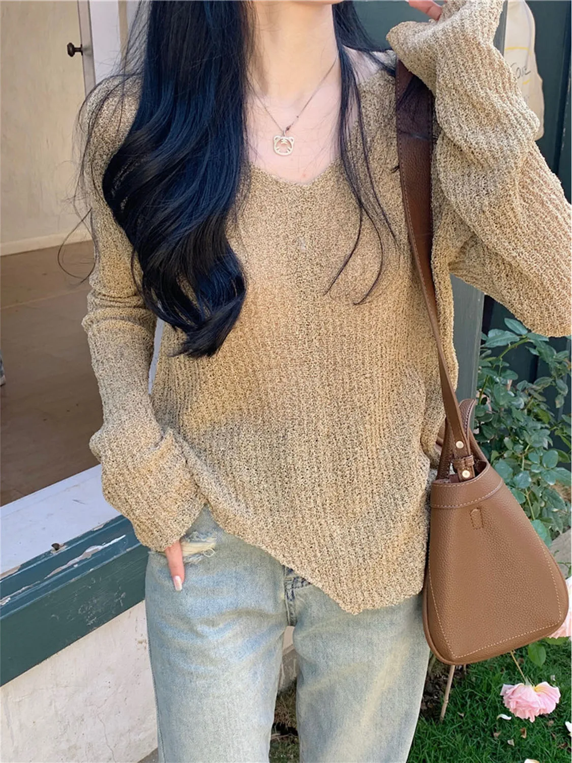 Женский мягкий вязаный свитер-пуловер с V-образным вырезом в стиле Lazy Style, с длинным рукавом, асимметричный, приталенный топ, весна 2026, новинка
Женский мягкий вязаный свитер-пуловер с V-образным вырезом в стиле Lazy Style, с длинным рукавом, асимметричный, приталенный топ, весна 2026, новинка