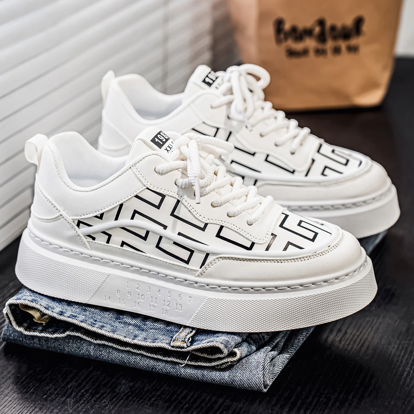 Модная универсальная удобная повседневная спортивная обувь на платформе, мужская вулканизированная обувь, осенняя молодежная мужская обувь для скейтборда Tenis Masculino
Модная универсальная удобная повседневная спортивная обувь на платформе, мужская вулканизированная обувь, осенняя молодежная мужская обувь для скейтборда Tenis Masculino