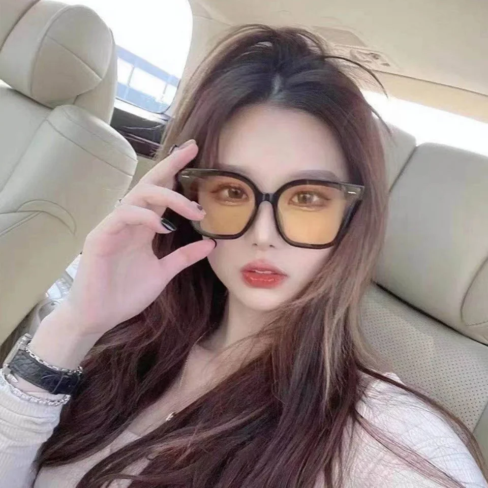 Fashionable High end Creative Design Men's and Women's Luxury Sunglasses Outdoor Leisure Holiday Travel Driving UV400 Sunglasses
Fashionable High end Creative Design Men's and Women's Luxury Sunglasses Outdoor Leisure Holiday Travel Driving UV400 Sunglasses