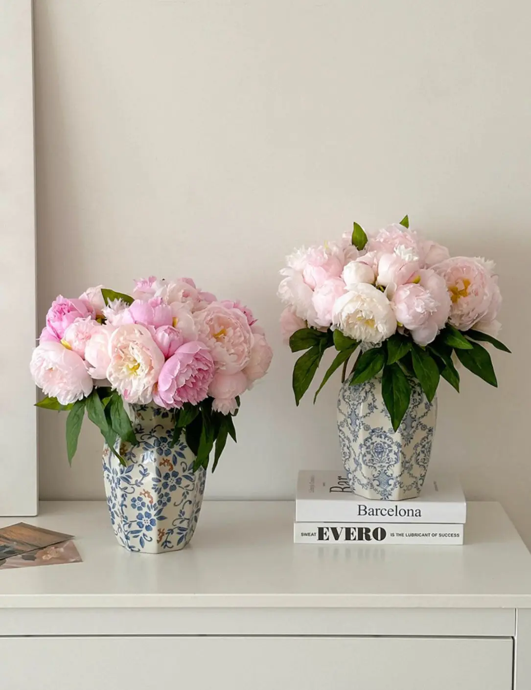 Blue And White Flower Vase Porcelain Ceramic Home Decorations Elegant Home Decor for Living Room Chinese Vintage Plant Vase
Blue And White Flower Vase Porcelain Ceramic Home Decorations Elegant Home Decor for Living Room Chinese Vintage Plant Vase