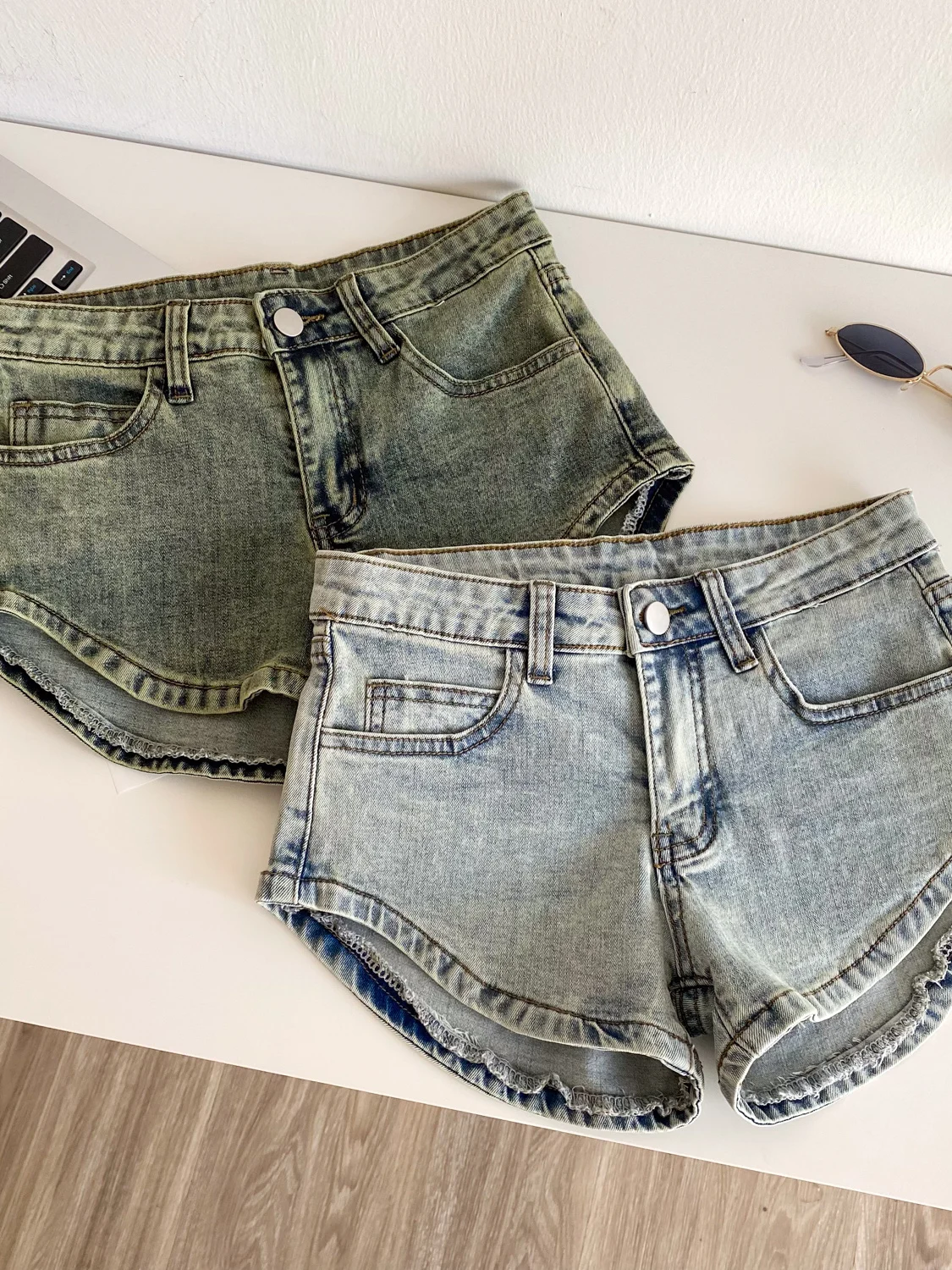 Retro High Waist Denim Shorts Women's Spring 2026 New Micro Elastic Slimming Versatile Frayed Hot Pants Sexy Girl Style
Retro High Waist Denim Shorts Women's Spring 2026 New Micro Elastic Slimming Versatile Frayed Hot Pants Sexy Girl Style