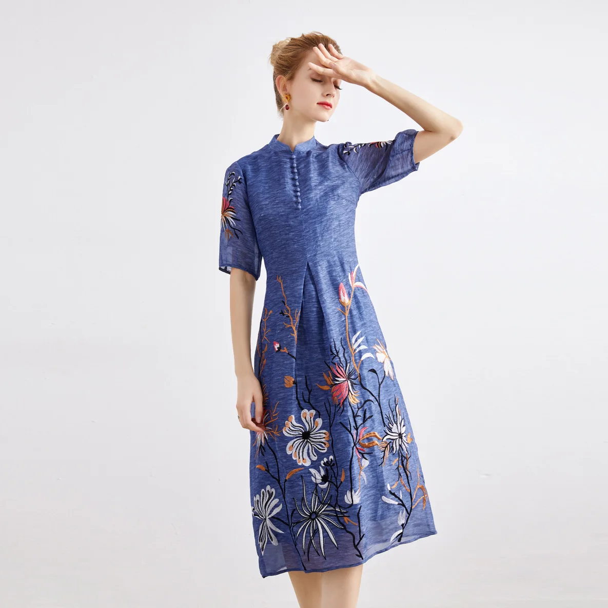 High-end Spring Summer New Stand Collar Women's Cheongsam Chinese Style Embroidery Loose Elegant A-Line Dress M-XXXL
High-end Spring Summer New Stand Collar Women's Cheongsam Chinese Style Embroidery Loose Elegant A-Line Dress M-XXXL