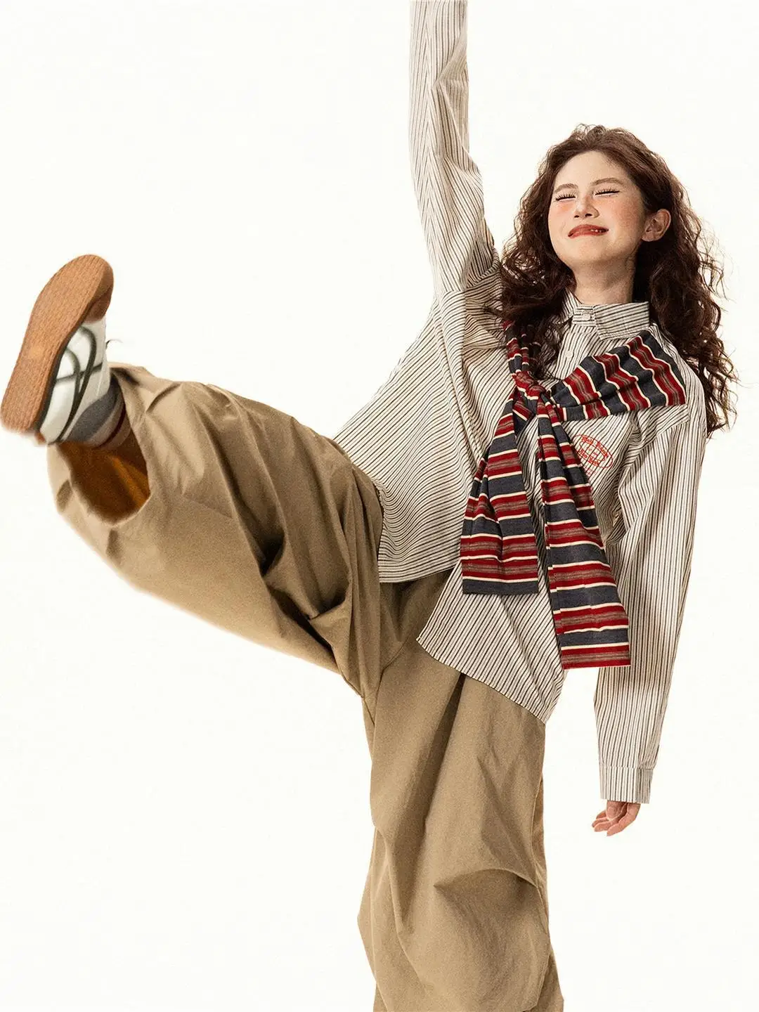 Новая универсальная повседневная накидка-плед в полоску в ретро-американском стиле, свободного кроя, для весны и осени
Новая универсальная повседневная накидка-плед в полоску в ретро-американском стиле, свободного кроя, для весны и осени