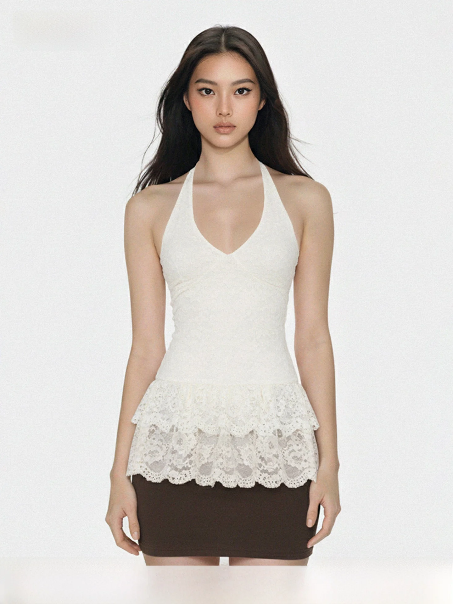 Топ WAEW Holiday Sle белого цвета с V-образным вырезом, кружевными бретелями, утягивающий талию, с двухслойной юбкой и завязками по низу
Топ WAEW Holiday Sle белого цвета с V-образным вырезом, кружевными бретелями, утягивающий талию, с двухслойной юбкой и завязками по низу