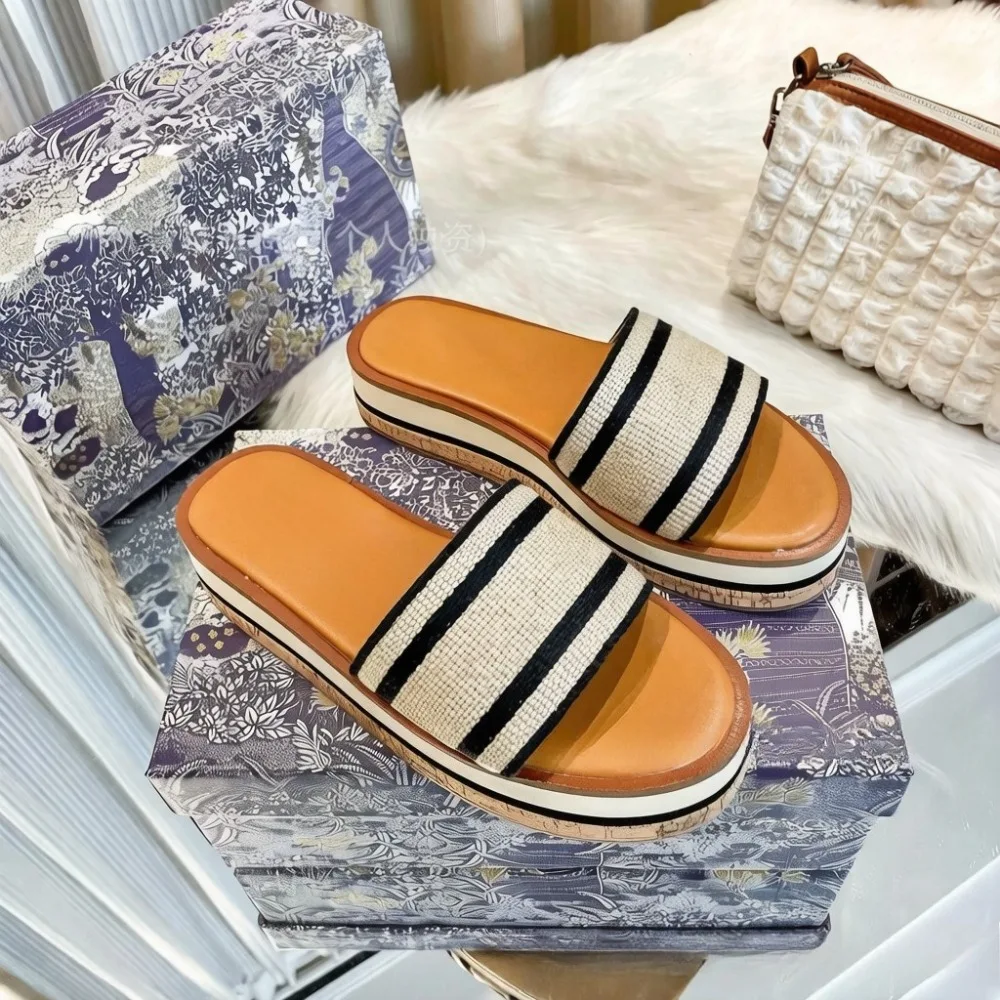 2026 Spring Summer New Women's Jacquard Webbing Electric Embroidery Platform Slides Letter Print Thick Sole Single Strap Sandals Non-Slip Outdoor Slippers All-Matching Designer Inspired Boho Luxe Shoes for Women Girls Beach Resort Party
2026 Spring Summer New Women's Jacquard Webbing Electric Embroidery Platform Slides Letter Print Thick Sole Single Strap Sandals Non-Slip Outdoor Slippers All-Matching Designer Inspired Boho Luxe Shoes for Women Girls Beach Resort Party
