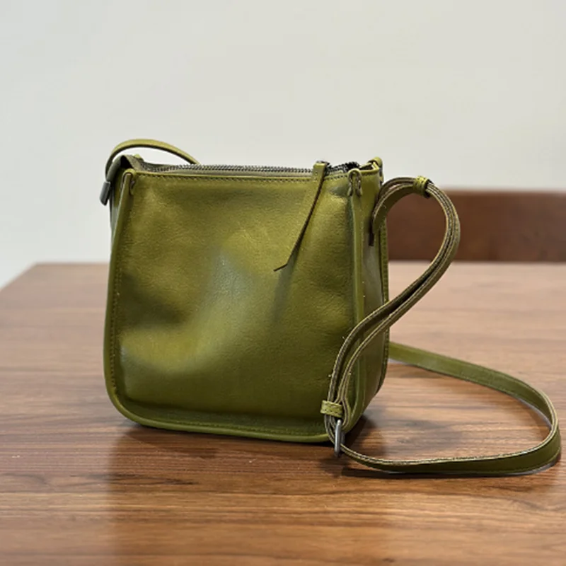 2025 new green cowhide women's bag retro fashion casual bucket South Korean version of handbag shoulder crossbody bag
2025 new green cowhide women's bag retro fashion casual bucket South Korean version of handbag shoulder crossbody bag