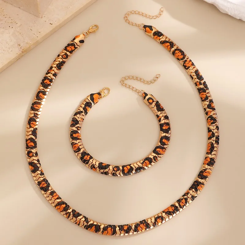 New women's leopard print snake patterned necklace with retro color and elegant design, sexy accessory
New women's leopard print snake patterned necklace with retro color and elegant design, sexy accessory