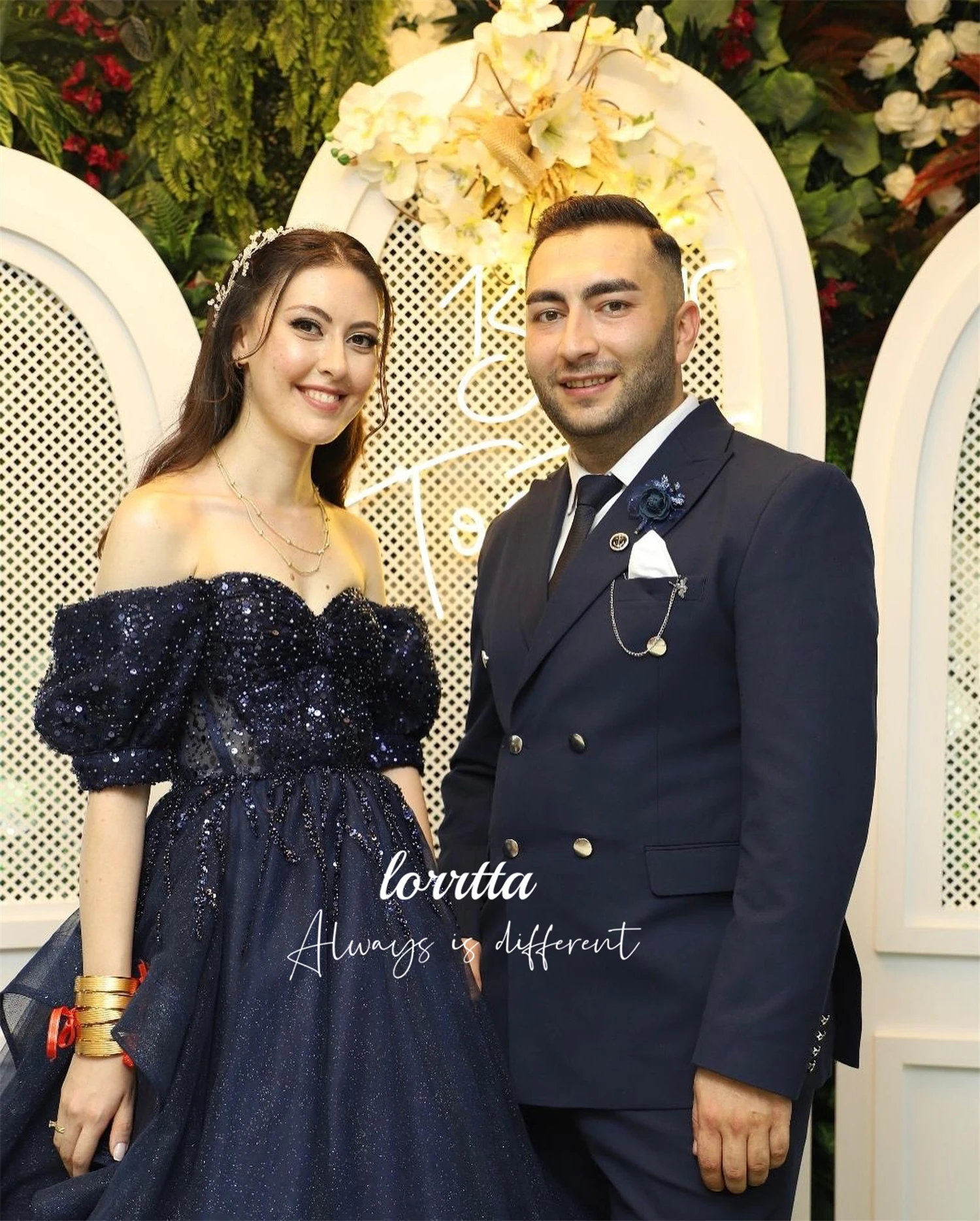 Lorrtta Party Dress Wedding Shiny Fabric for Special Occasions Robes De Cocktail Evening Gown dress Customized فساتين سهرة
Lorrtta Party Dress Wedding Shiny Fabric for Special Occasions Robes De Cocktail Evening Gown dress Customized فساتين سهرة