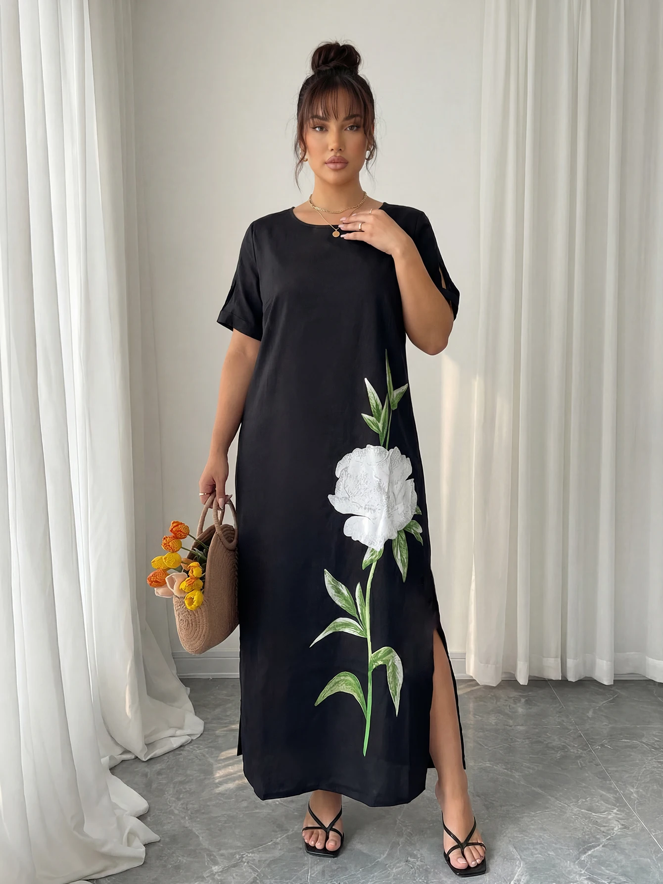 Plus Size Black Floral Print Maxi Dress Round Neck Short Sleeve Loose Side Slit Casual Summer Beach Dress
Plus Size Black Floral Print Maxi Dress Round Neck Short Sleeve Loose Side Slit Casual Summer Beach Dress