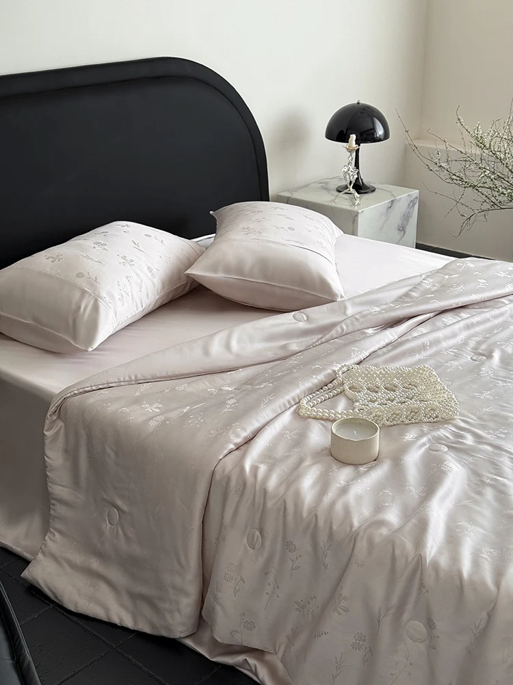 Customizable summer quilt led luxury jacquard cool thin quilt machine washable air conditioner quilt
Customizable summer quilt led luxury jacquard cool thin quilt machine washable air conditioner quilt