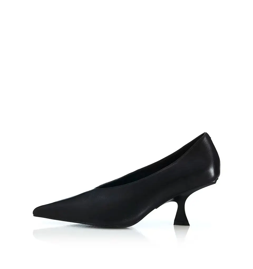 ALIAS MAE 2025 Spring New Leather Stitching Splicing Kitten Heel Women's Shallow Comfort Fashion Single Shoes
ALIAS MAE 2025 Spring New Leather Stitching Splicing Kitten Heel Women's Shallow Comfort Fashion Single Shoes