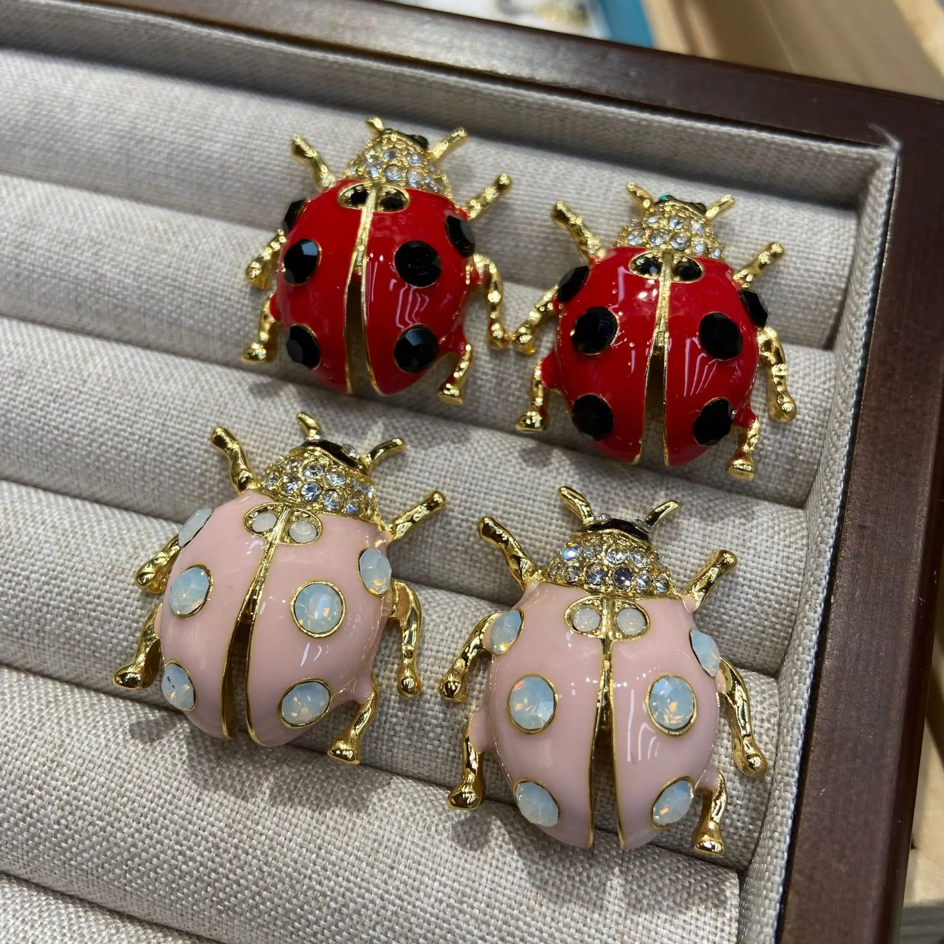 2026 New Sparkling Ladybug Stud Vintage Earrings | Enamel & Rhinestone Animal Bug Jewelry | Adorable Women's Fashion Accessories
2026 New Sparkling Ladybug Stud Vintage Earrings | Enamel & Rhinestone Animal Bug Jewelry | Adorable Women's Fashion Accessories