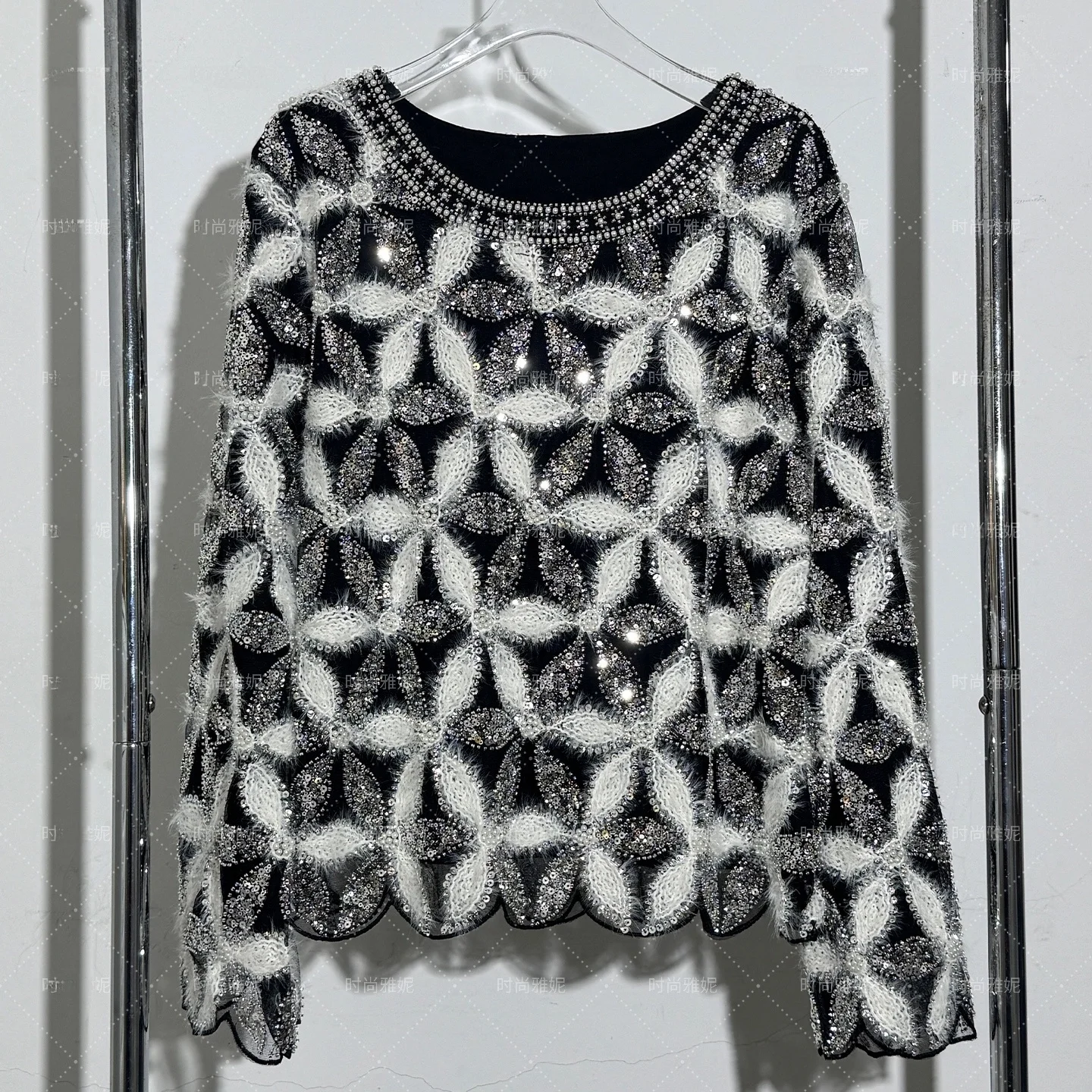 Faionable round Ne Long Sve Pearl Embellied Sequin Women's Top Vintage Sle Heavy Embroidery Floral Design Versatile
Faionable round Ne Long Sve Pearl Embellied Sequin Women's Top Vintage Sle Heavy Embroidery Floral Design Versatile