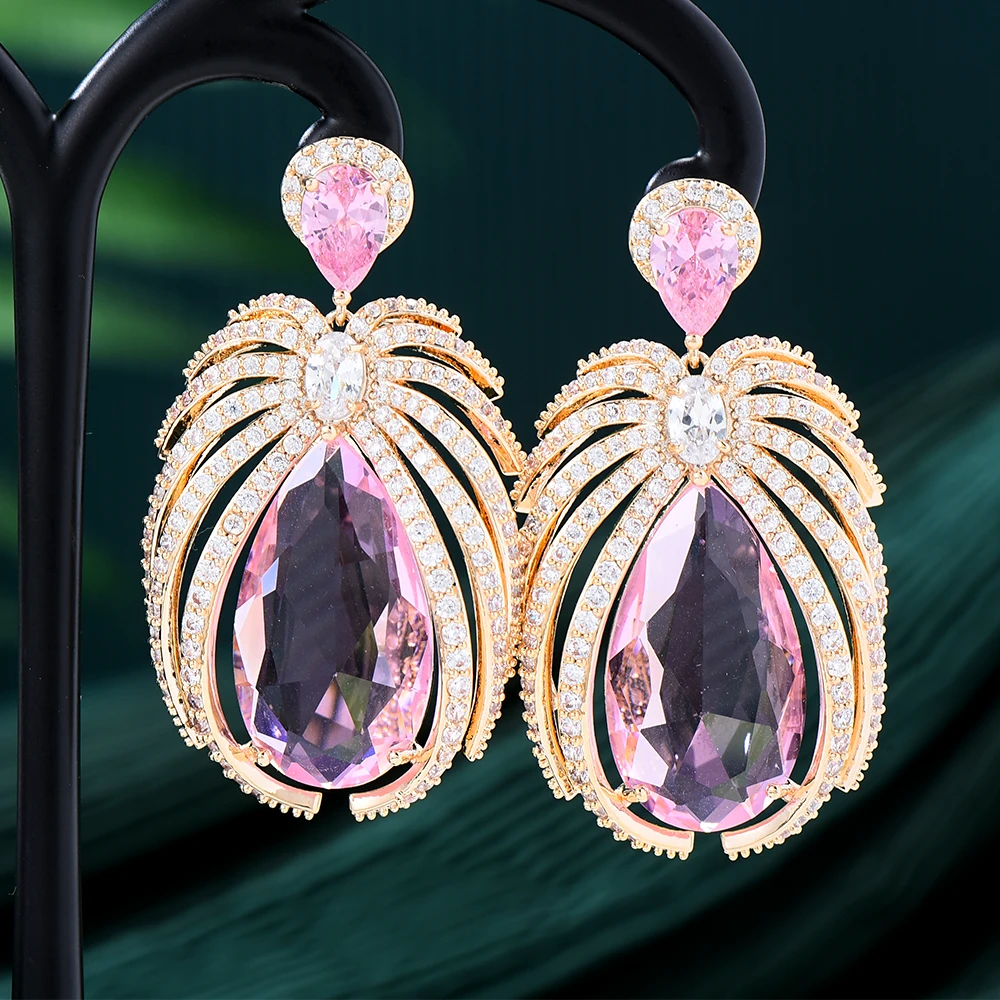 Soramoore Gorgeous Luxury Original Big Green Pink Pendant Earrings For Women Wedding Party Jewelry High Quality New Accessories
Soramoore Gorgeous Luxury Original Big Green Pink Pendant Earrings For Women Wedding Party Jewelry High Quality New Accessories
