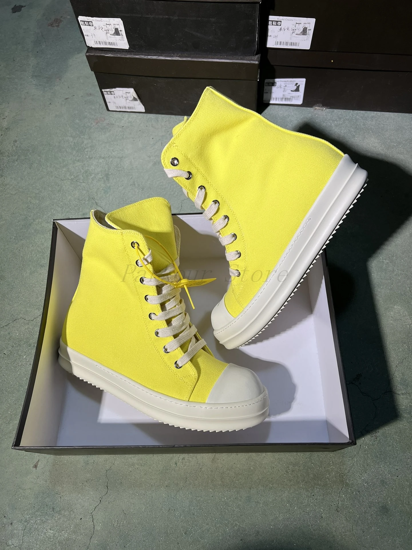 Ярко-желтые парусиновые высокие повседневные туфли, ботинки, спортивные многофункциональные, качественные, мужские и женские новые стили, модные
Ярко-желтые парусиновые высокие повседневные туфли, ботинки, спортивные многофункциональные, качественные, мужские и женские новые стили, модные