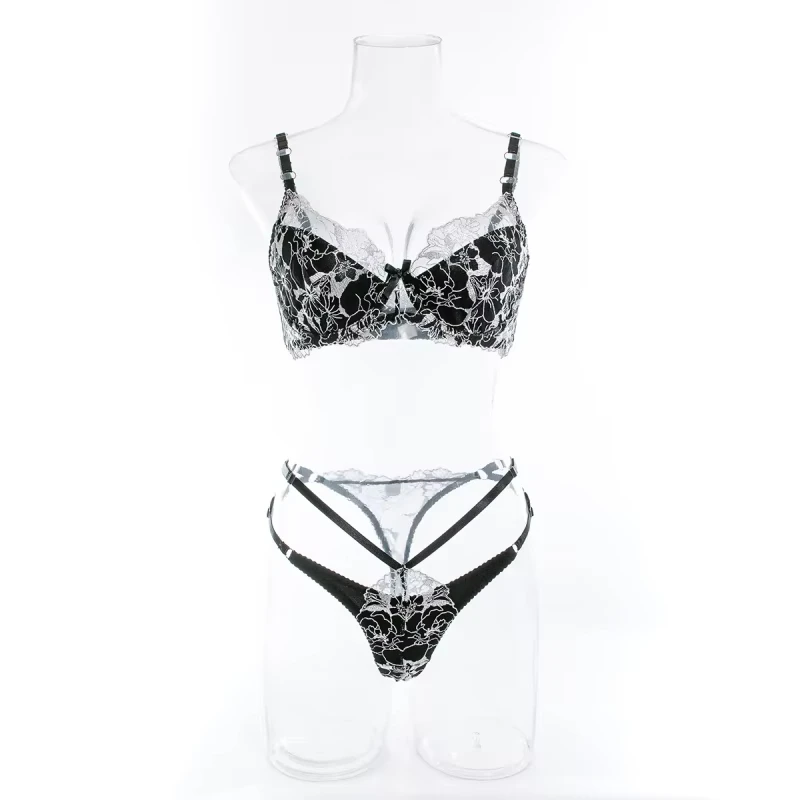 Bikini Embroidered Double-Layer Cup Bra Two-Piece Swimsuit
Bikini Embroidered Double-Layer Cup Bra Two-Piece Swimsuit