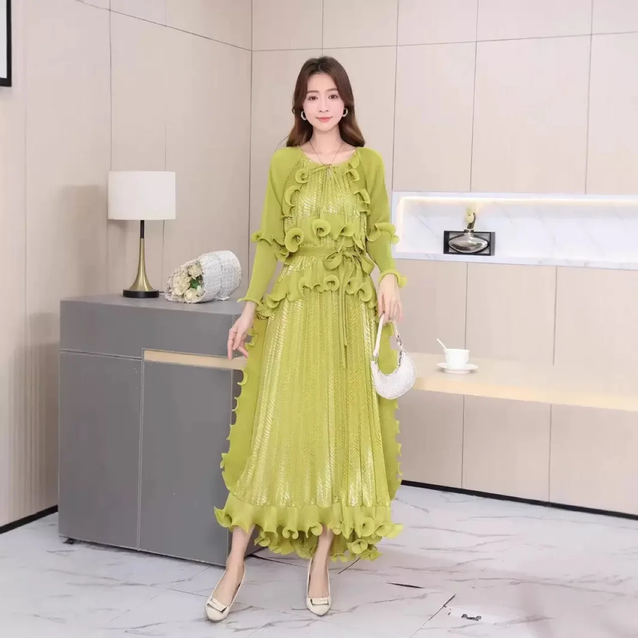 QIAOXIN Fashion Pleated Dress Women Bronzing Print O-Neck Fungus Patchwork Elegant Dresses Party Winter New Clothing
QIAOXIN Fashion Pleated Dress Women Bronzing Print O-Neck Fungus Patchwork Elegant Dresses Party Winter New Clothing