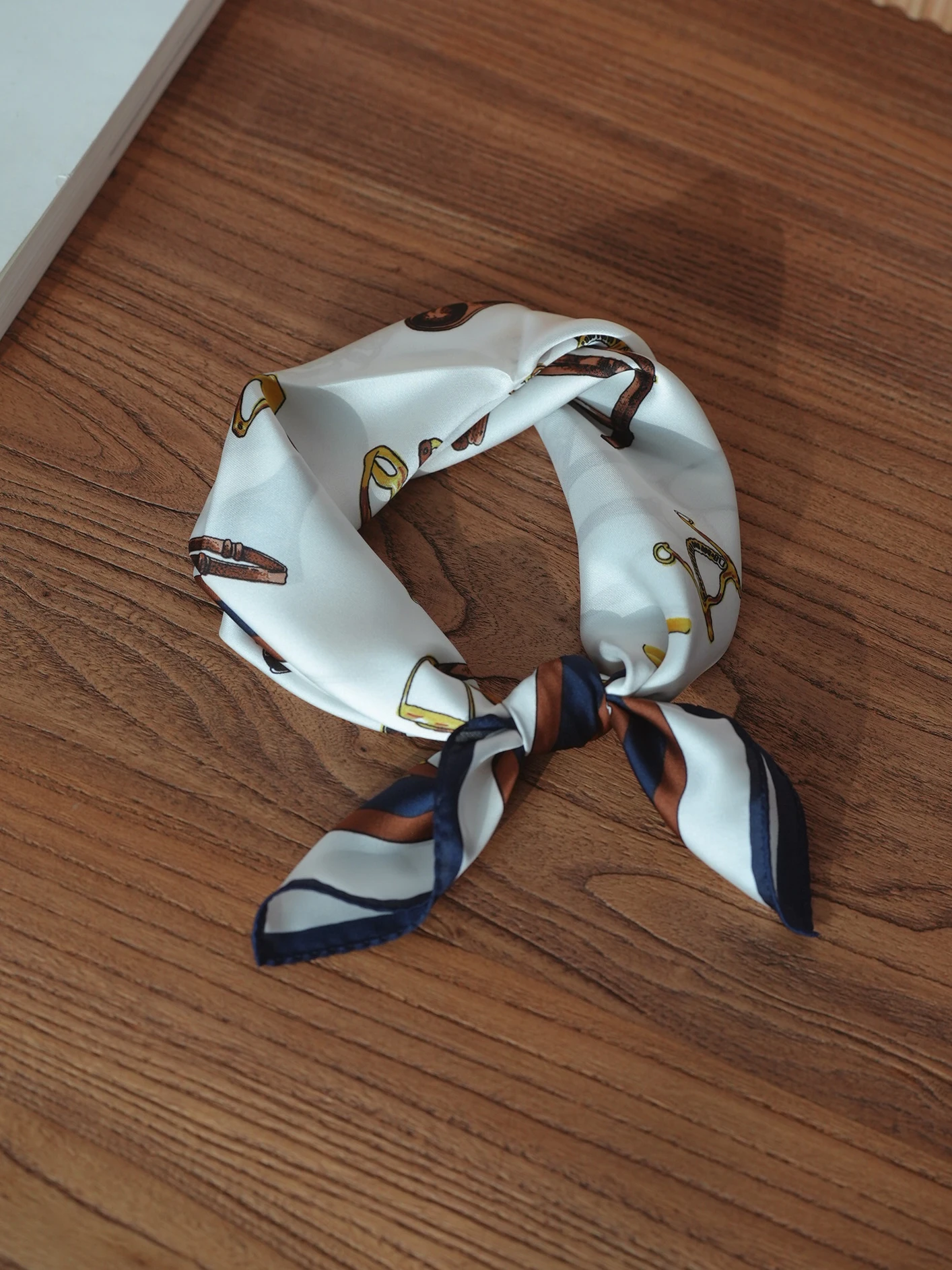 Business Chic Simple Style Women's Silk Scarf Fashionable Commuting Trendy Small Square Scarf Polyester Fiber Geometric Pattern
Business Chic Simple Style Women's Silk Scarf Fashionable Commuting Trendy Small Square Scarf Polyester Fiber Geometric Pattern