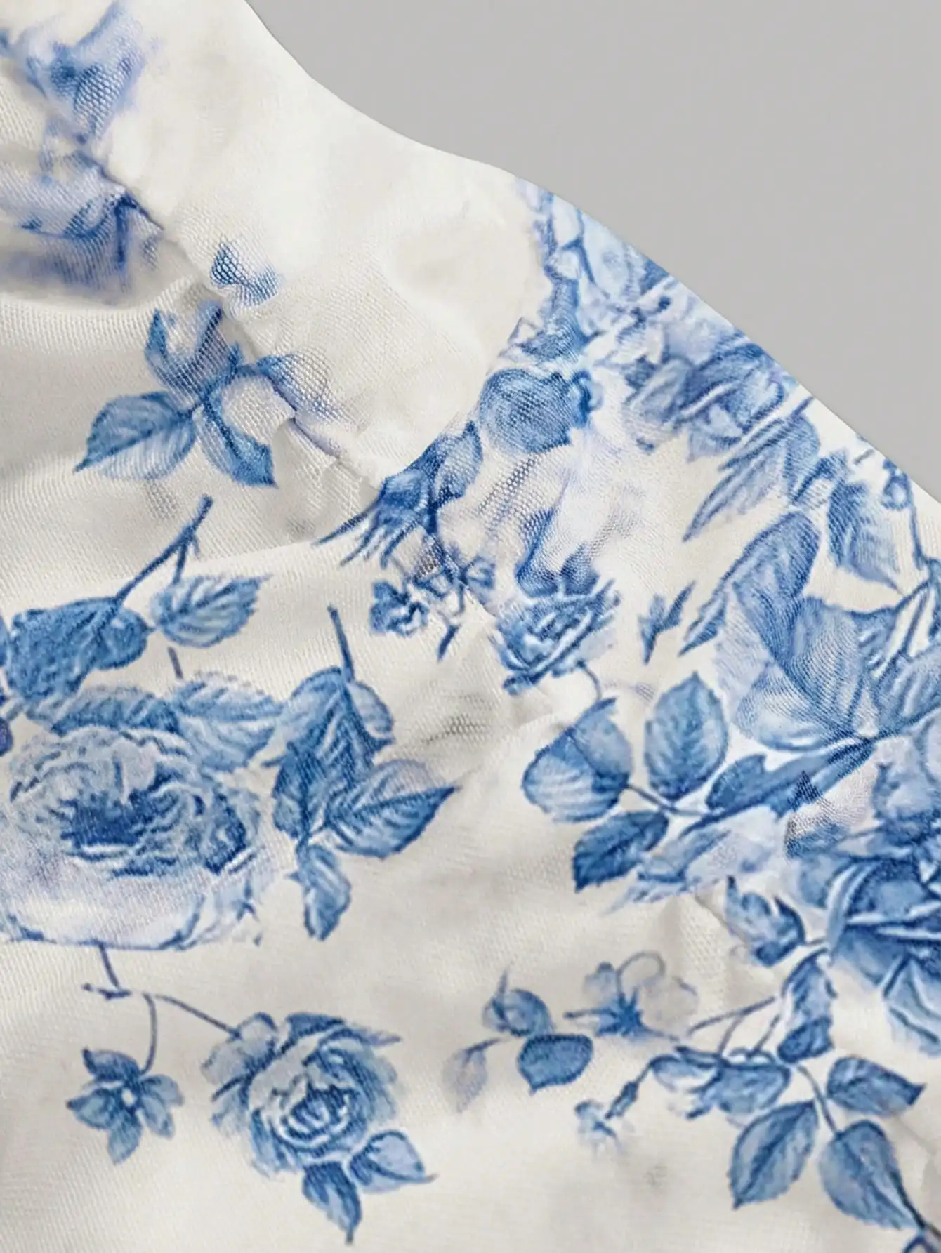 Blue Floral Print Ruched Cami Dress With Spaghetti Strap
Blue Floral Print Ruched Cami Dress With Spaghetti Strap