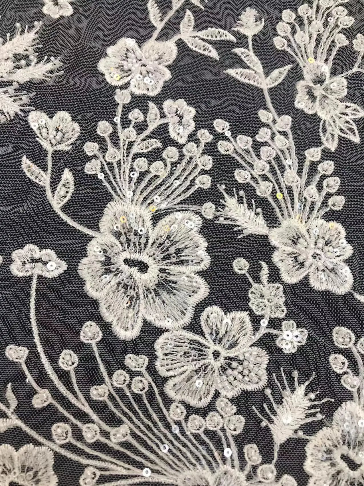 2024 European and American exquisite white mesh wedding dress embroidery bead tube beads, lace sequins evening dress fabric
2024 European and American exquisite white mesh wedding dress embroidery bead tube beads, lace sequins evening dress fabric