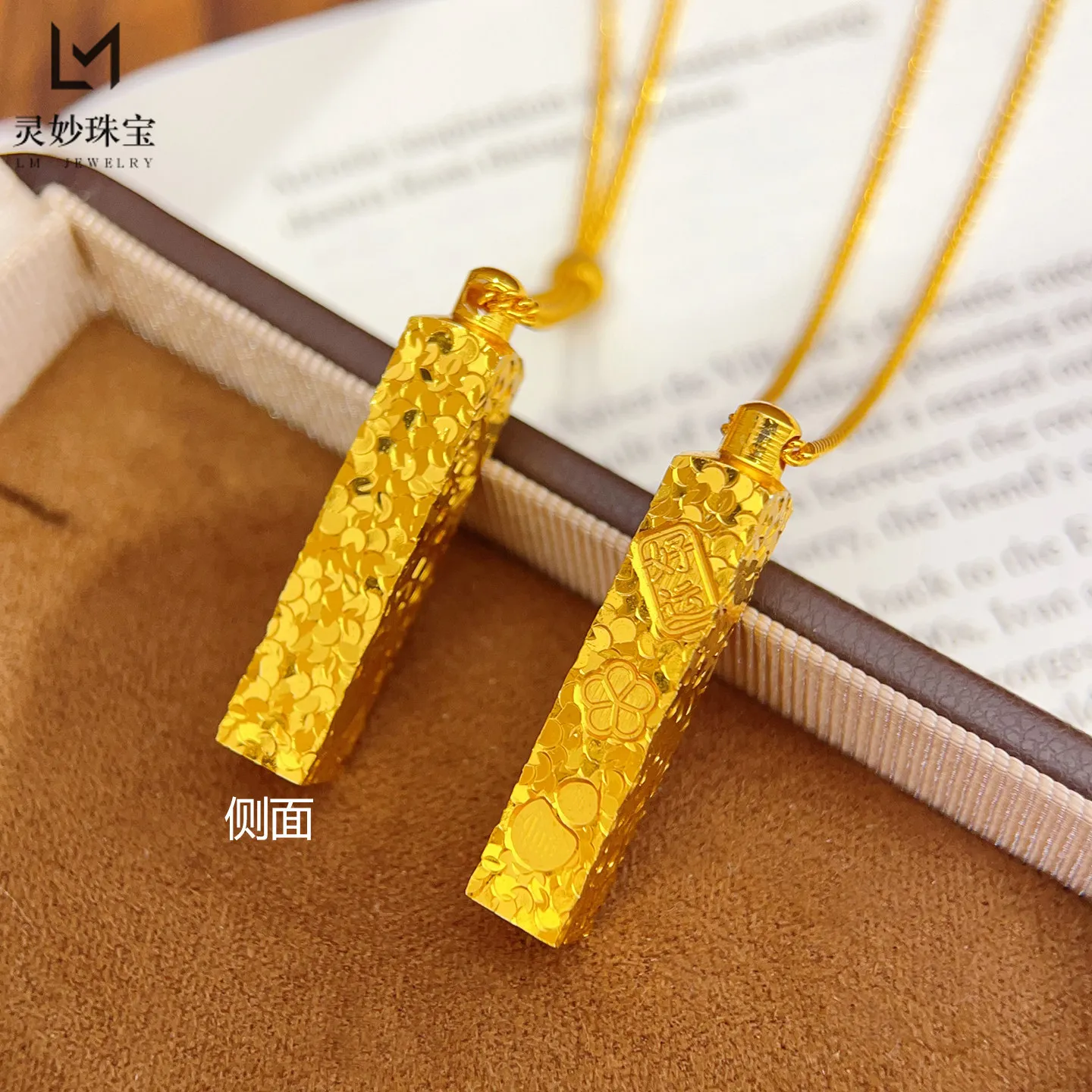 Crushed Ice Small Square Cat Eye Necklace Set For Women 24K Gold AU999, Romantic gift for friends and lovers
Crushed Ice Small Square Cat Eye Necklace Set For Women 24K Gold AU999, Romantic gift for friends and lovers