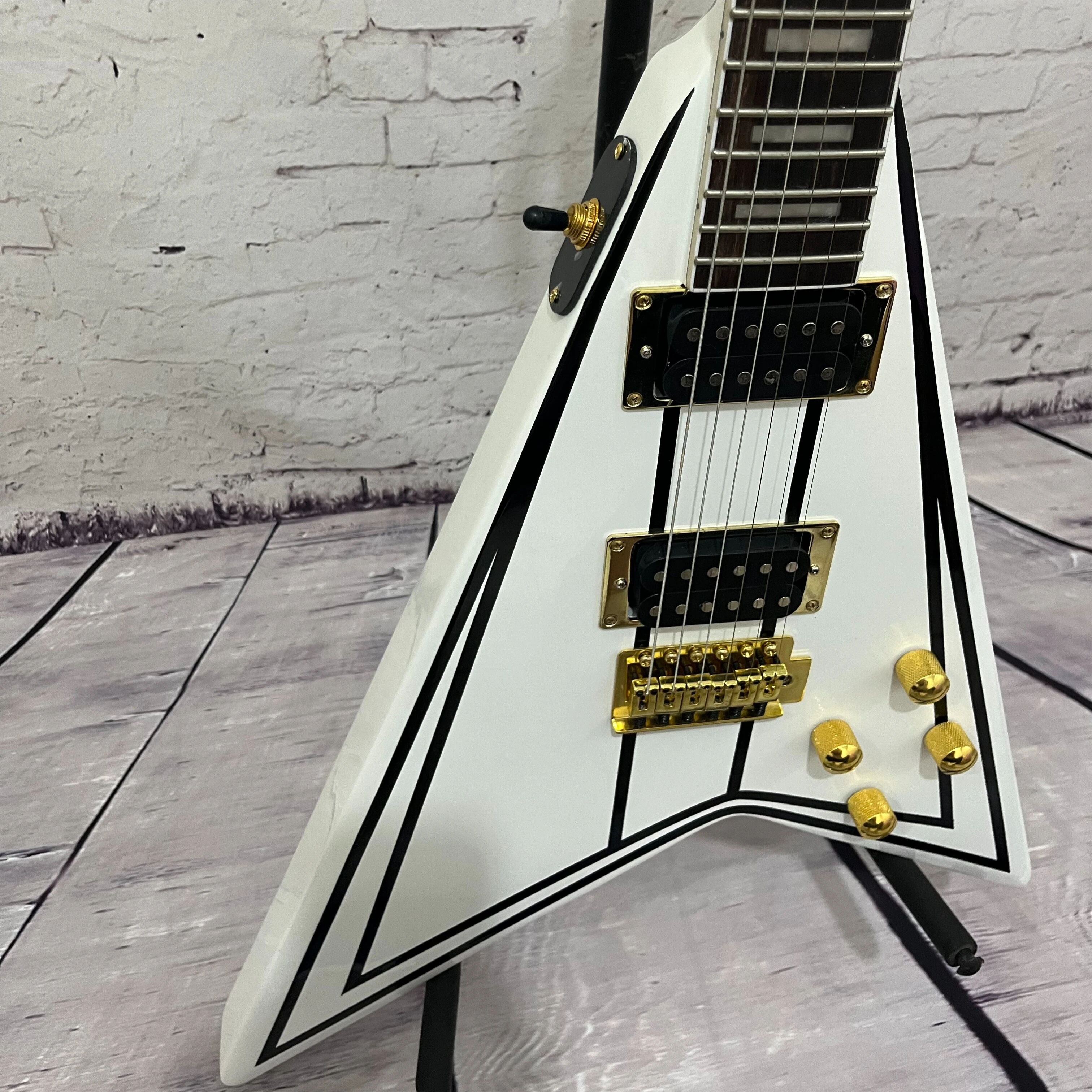 White Black V-Shaped Electric Guitar Gold Hardware Double Humbucker Rock Music Free Shipping Fixed Bridge
White Black V-Shaped Electric Guitar Gold Hardware Double Humbucker Rock Music Free Shipping Fixed Bridge