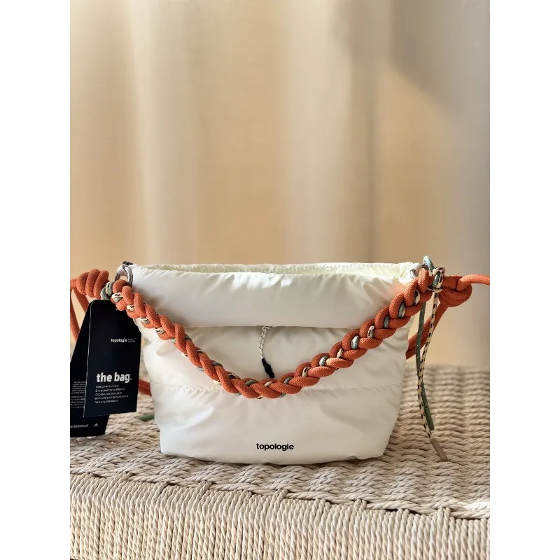 TOP Cloud Bucket Bag Multi functional Crossbody for Men and Women Autumn/Winter New Collection Waterproof Outdoor Large Capacity
TOP Cloud Bucket Bag Multi functional Crossbody for Men and Women Autumn/Winter New Collection Waterproof Outdoor Large Capacity