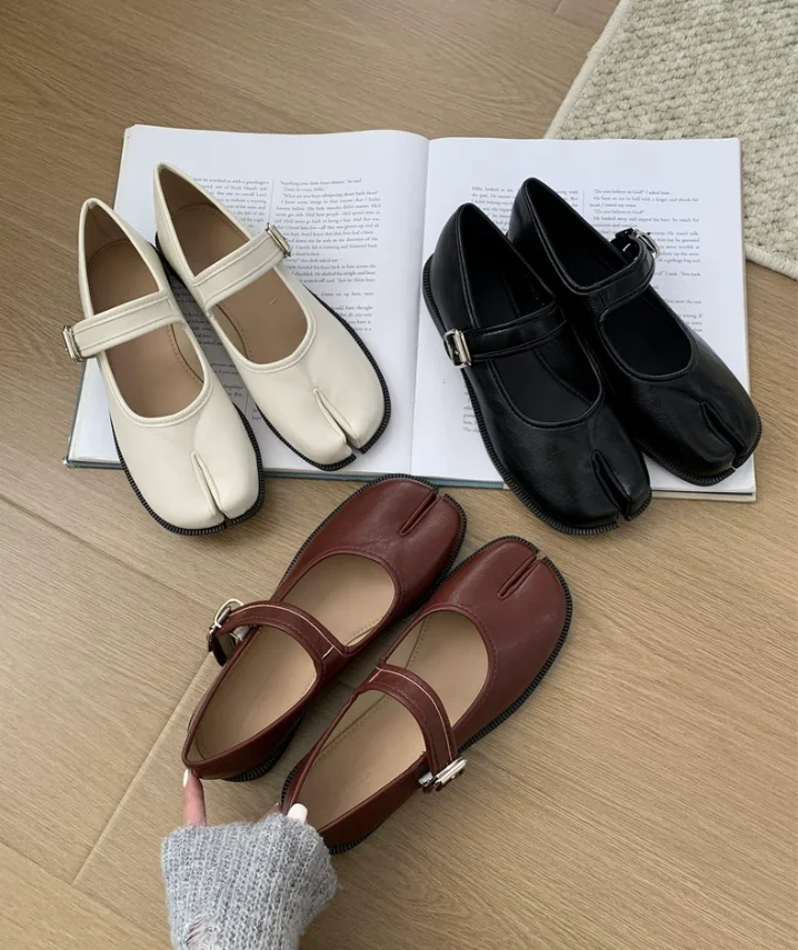 South Korea chic with king fried toe Mary Jane single shoes 2025 spring new retro shallow mouth thin flat shoes
South Korea chic with king fried toe Mary Jane single shoes 2025 spring new retro shallow mouth thin flat shoes