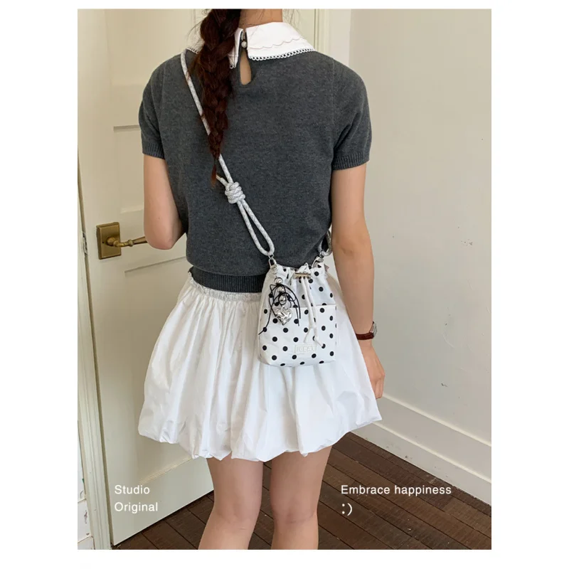 Women's Polka Dot Bucket Bag 2026 Summer New Fashion Versatile Drawstring Tote Crossbody Phone Bag
Women's Polka Dot Bucket Bag 2026 Summer New Fashion Versatile Drawstring Tote Crossbody Phone Bag