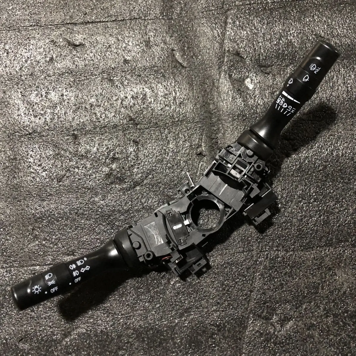 Подходит для старой модели Zotye Z300, комбинированный переключатель в сборе — переключатель указателя поворота, переключатель фар, переключатель стеклоочистителя
Подходит для старой модели Zotye Z300, комбинированный переключатель в сборе — переключатель указателя поворота, переключатель фар, переключатель стеклоочистителя