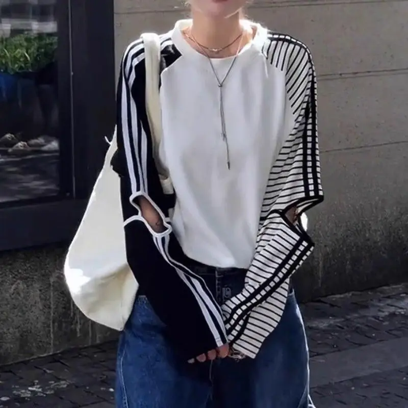 Women Plus Size Long Sleeve TShirt 2026 Autumn New Black White Striped Patchwork Hollow Out Casual Loose Slim Fit Top Streetwear
Women Plus Size Long Sleeve TShirt 2026 Autumn New Black White Striped Patchwork Hollow Out Casual Loose Slim Fit Top Streetwear