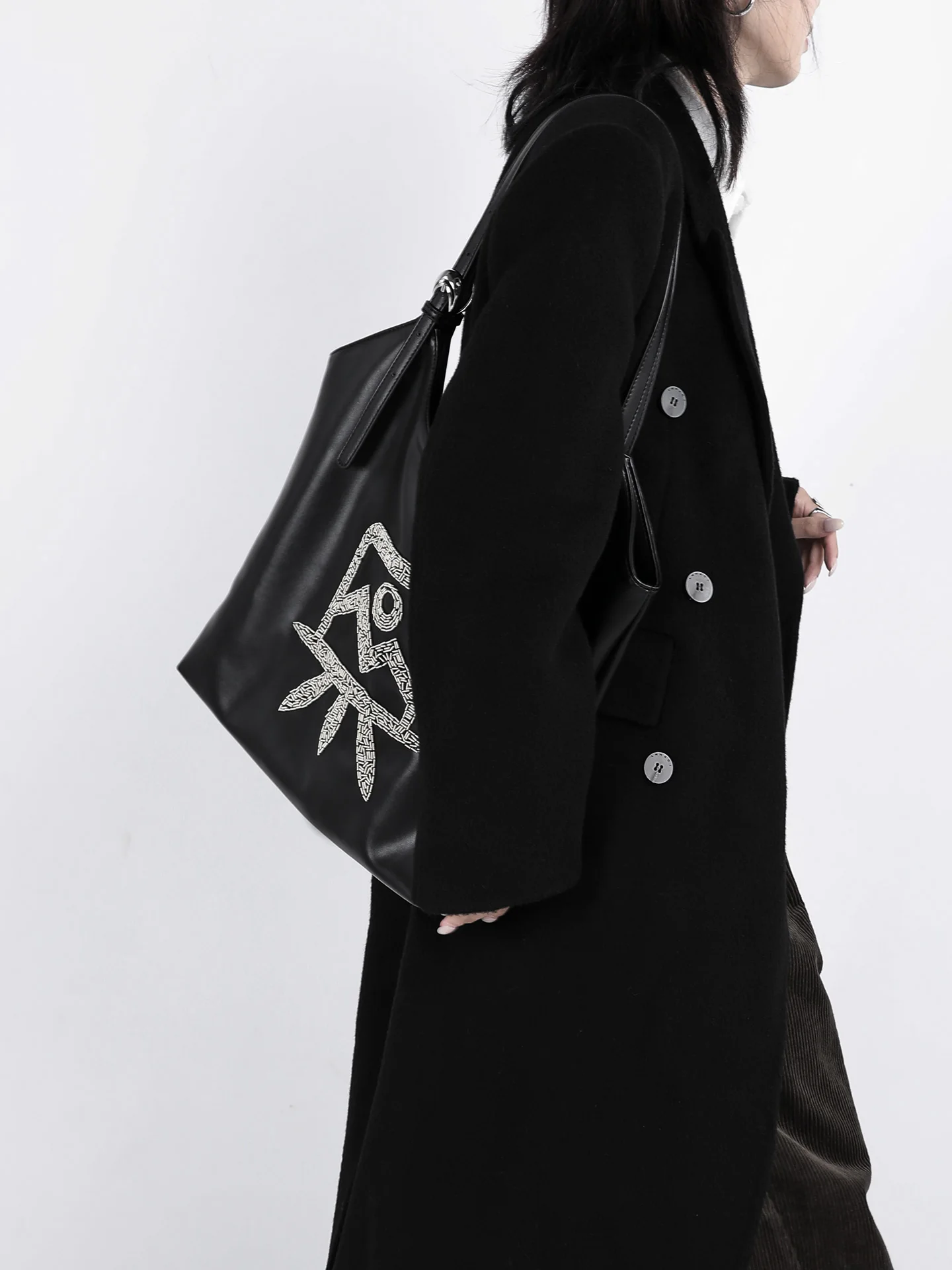 Wood River Card Original Design Embroidered Metal Wire Tote Bag Commuter Single Shoulder Bag Women Large Capacity 2026 New
Wood River Card Original Design Embroidered Metal Wire Tote Bag Commuter Single Shoulder Bag Women Large Capacity 2026 New