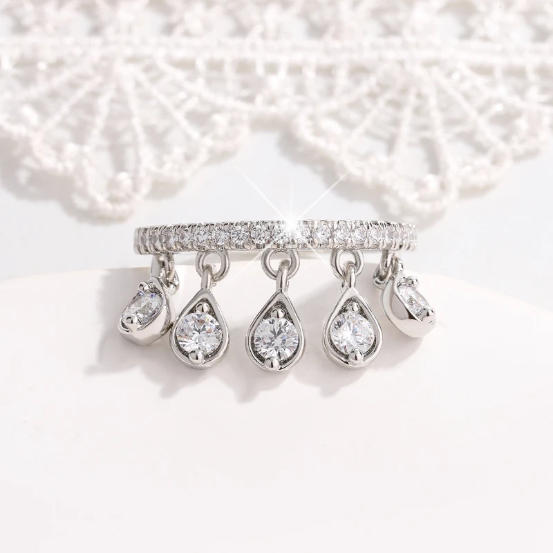 Серебряное кольцо 925 пробы с блестящими кубическими циркониями, подвеской-кисточкой, в стиле бохо-минимализм, подарок на день рождения, свадьбу, вечеринку, женское украшение
Серебряное кольцо 925 пробы с блестящими кубическими циркониями, подвеской-кисточкой, в стиле бохо-минимализм, подарок на день рождения, свадьбу, вечеринку, женское украшение